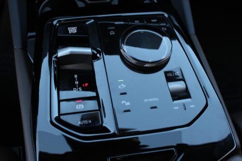 2024 BMW 530i - Image 18