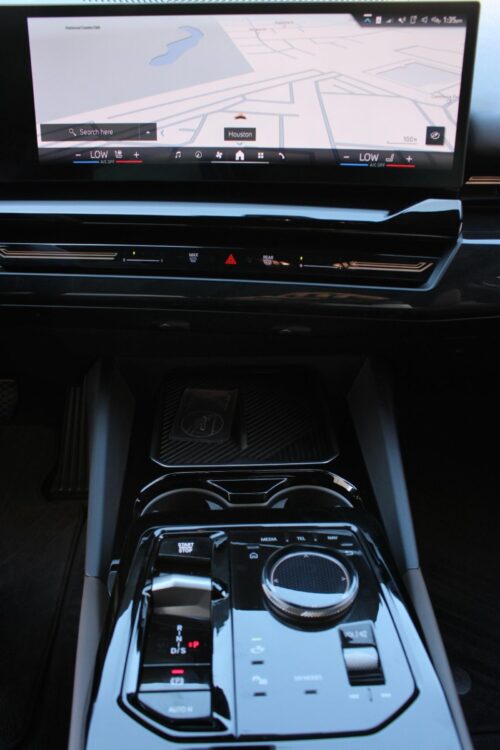 2024 BMW 530i - Image 17