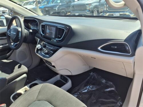 2023 CHRYSLER Voyager - Image 11