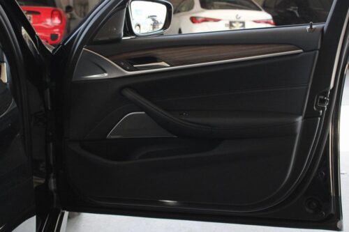 2021 BMW 540i - Image 13