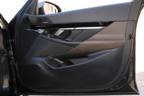 2024 BMW 530i - Image 11