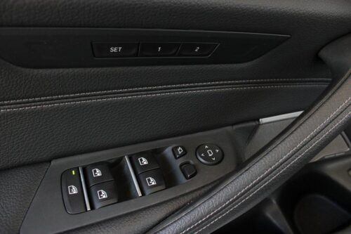 2021 BMW 540i - Image 11
