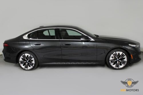 2024 BMW 530i - Image 32