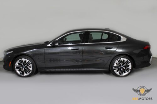 2024 BMW 530i - Image 31
