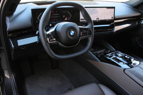 2024 BMW 530i - Image 28