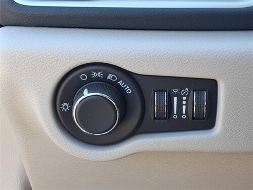 2023 CHRYSLER Voyager - Image 25