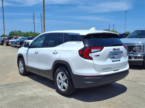 2024 GMC Terrain - Image 3