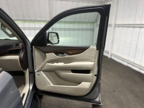 2017 CADILLAC Escalade - Image 11