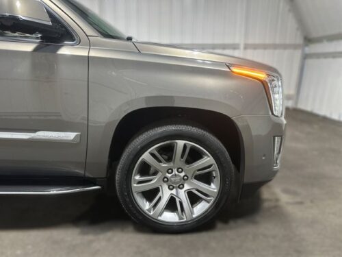 2017 CADILLAC Escalade - Image 8