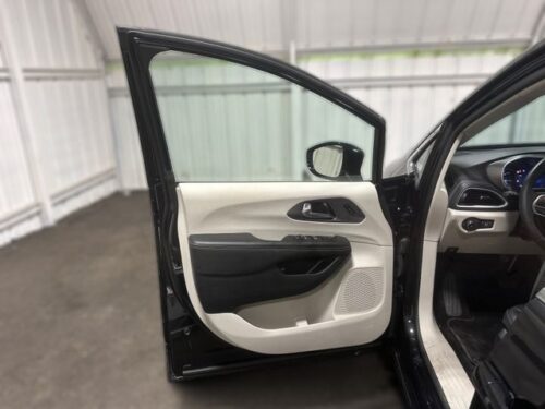 2024 CHRYSLER Pacifica - Image 12