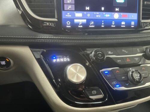 2024 CHRYSLER Pacifica - Image 2