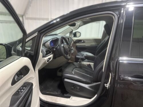 2024 CHRYSLER Pacifica - Image 21
