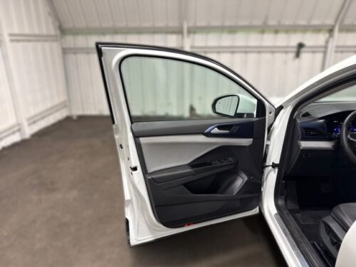 2022 VOLKSWAGEN Taos - Image 19