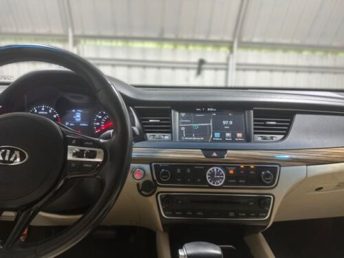 2017 KIA Cadenza - Image 18