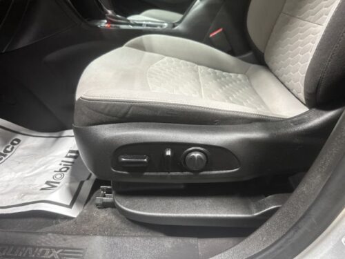 2020 CHEVROLET Equinox - Image 12