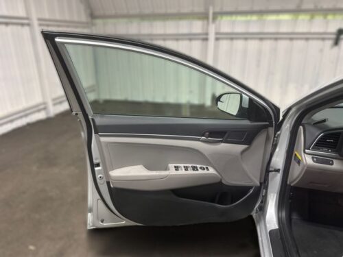 2018 HYUNDAI Elantra - Image 11