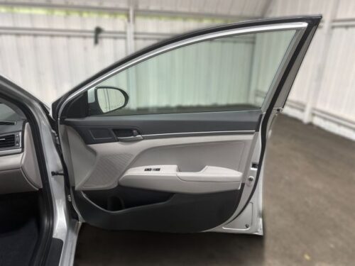 2018 HYUNDAI Elantra - Image 10