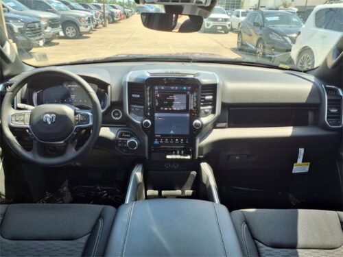 2025 RAM 1500 - Image 9